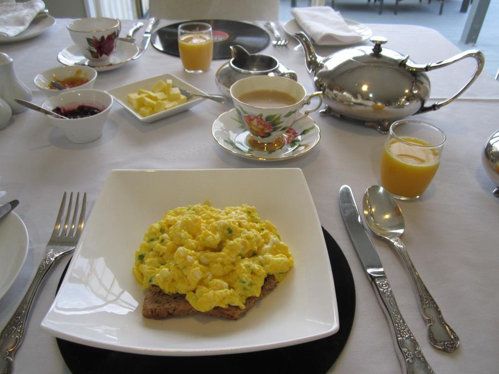 Be My Guest Bed & Breakfast 뉴플리머스 외부 사진